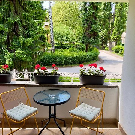 Anet Apartman Visoko Eksteriør bilde