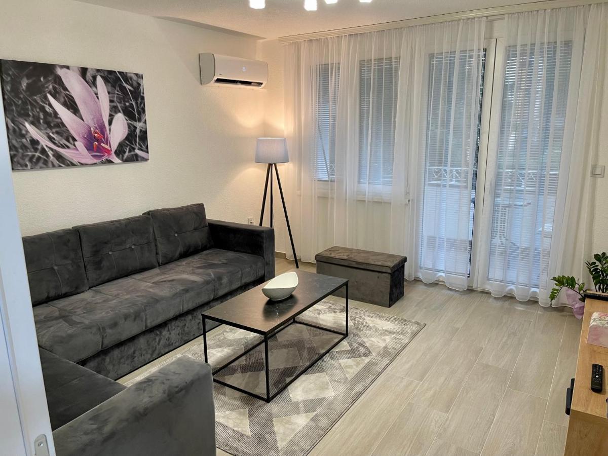 Anet Apartman Visoko Eksteriør bilde
